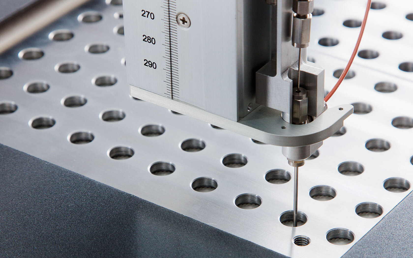 so FLOW dual-core needle injection into a sample vial