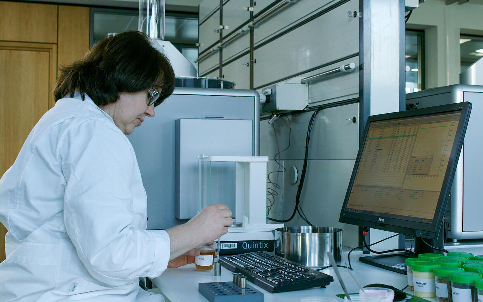 Weighing liquid samples for nitrogen and protein analysis with the rapid MAX N exceed