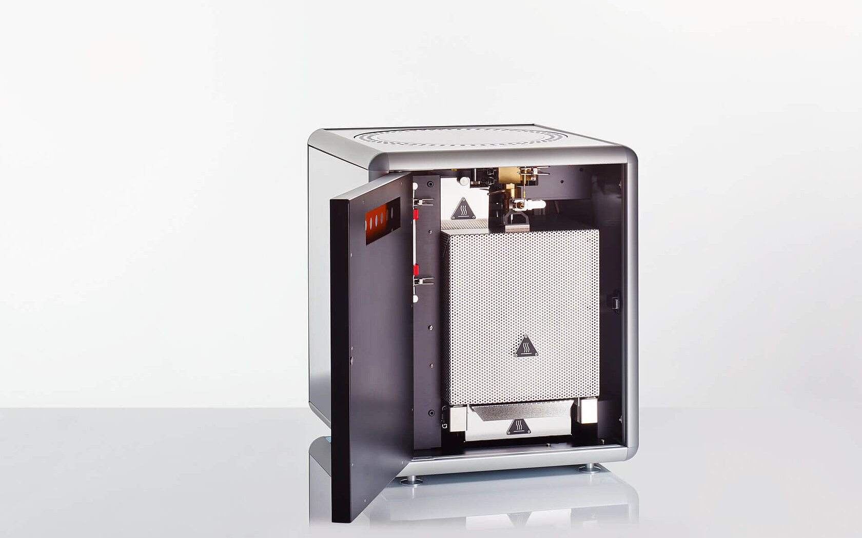 Organic elemental analyzer UNICUBE trace with open door