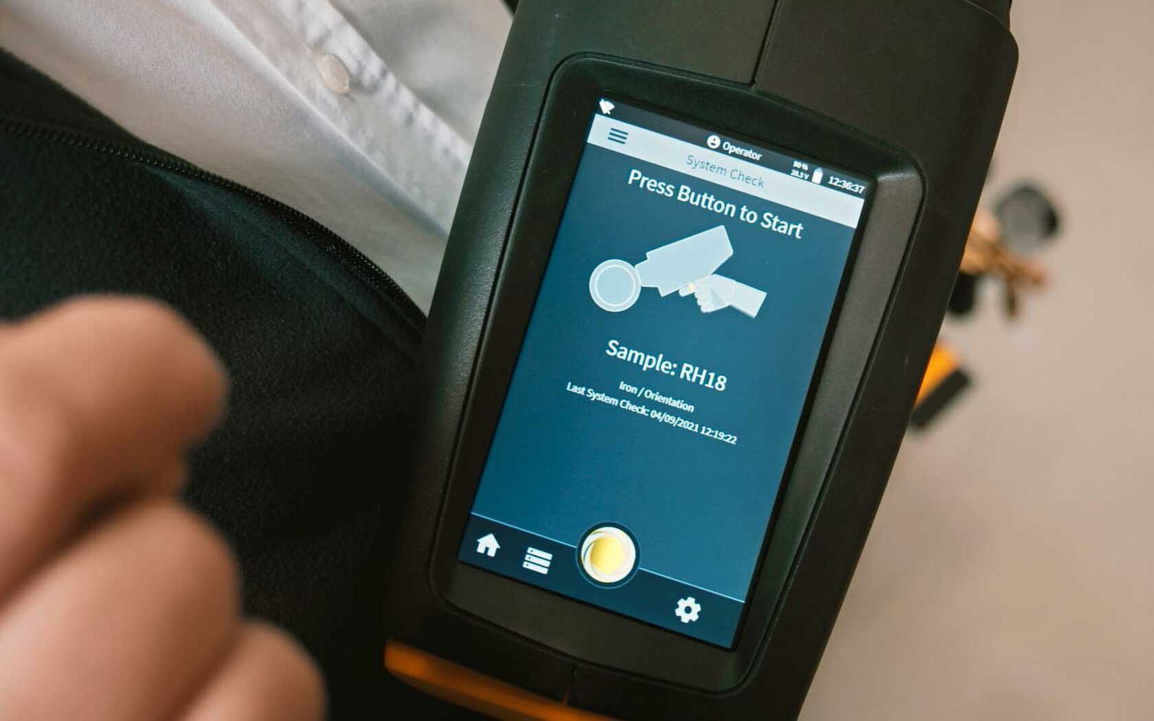 Screen of the handprobe of a mobile spectrometer