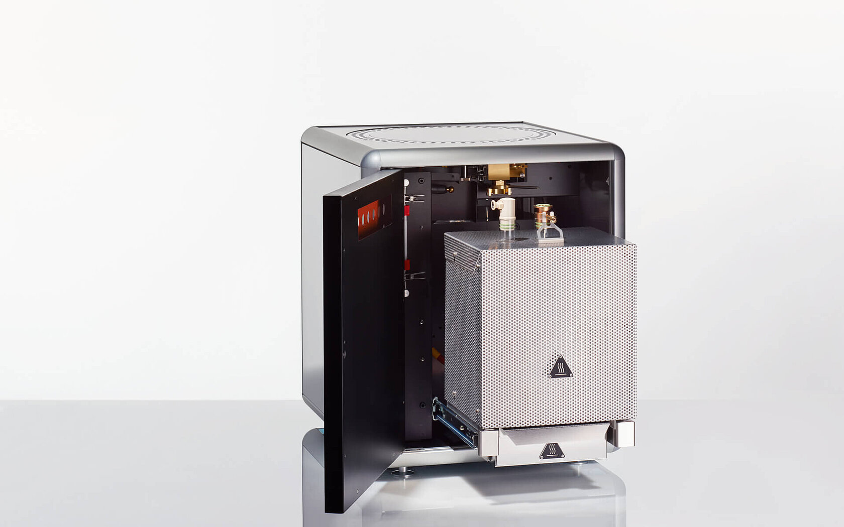 Organic elemental analyzer UNICUBE trace with open door and furnace slid out