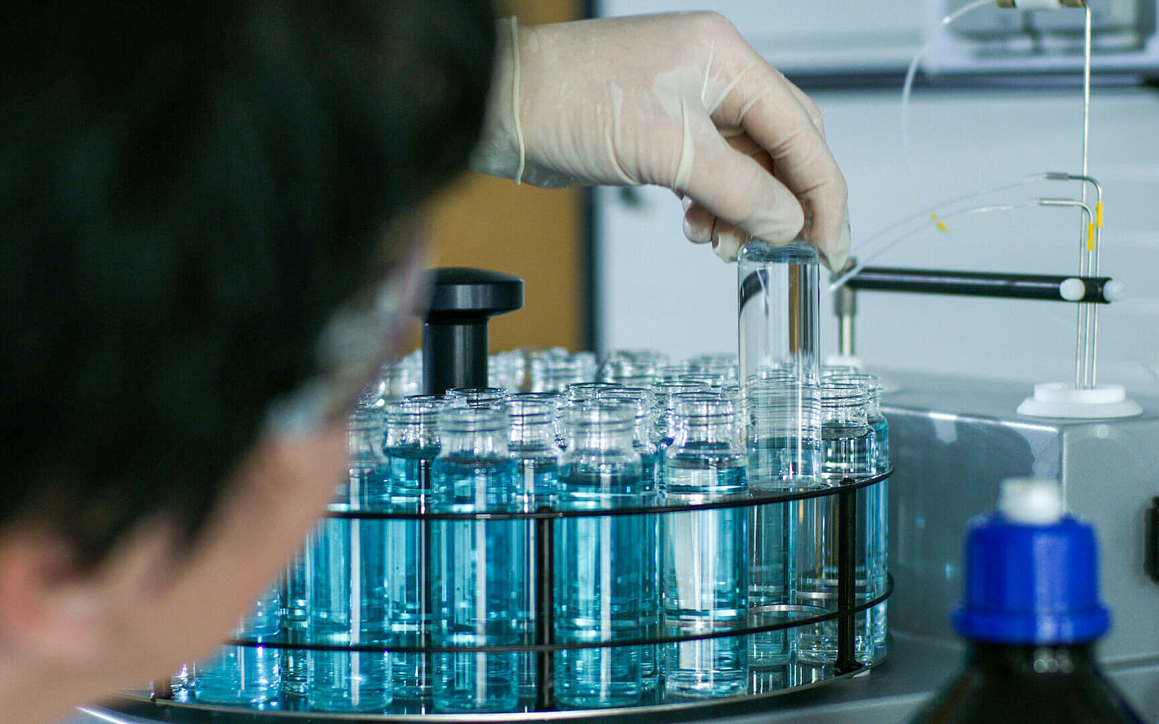 Placing vials into the acquray autosampler