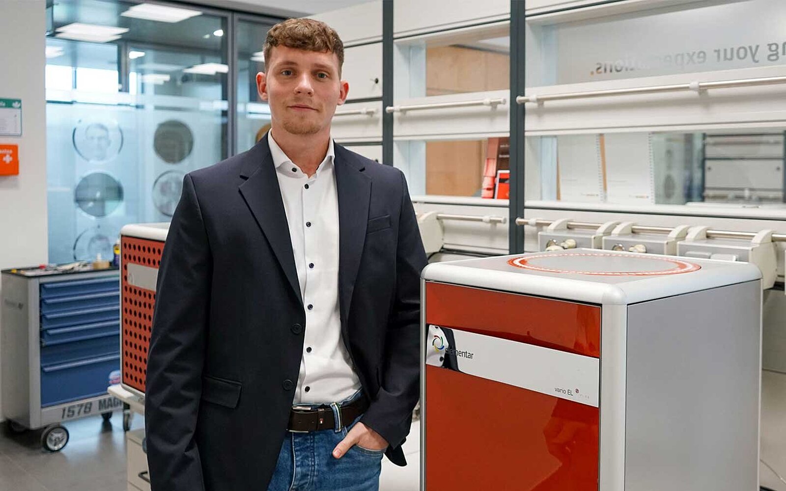 Product Manager Moritz Kreinbihl with Elementar vario EL cube