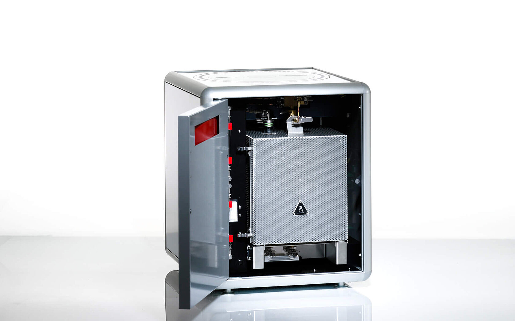 Elemental analyzer vario EL cube with open door