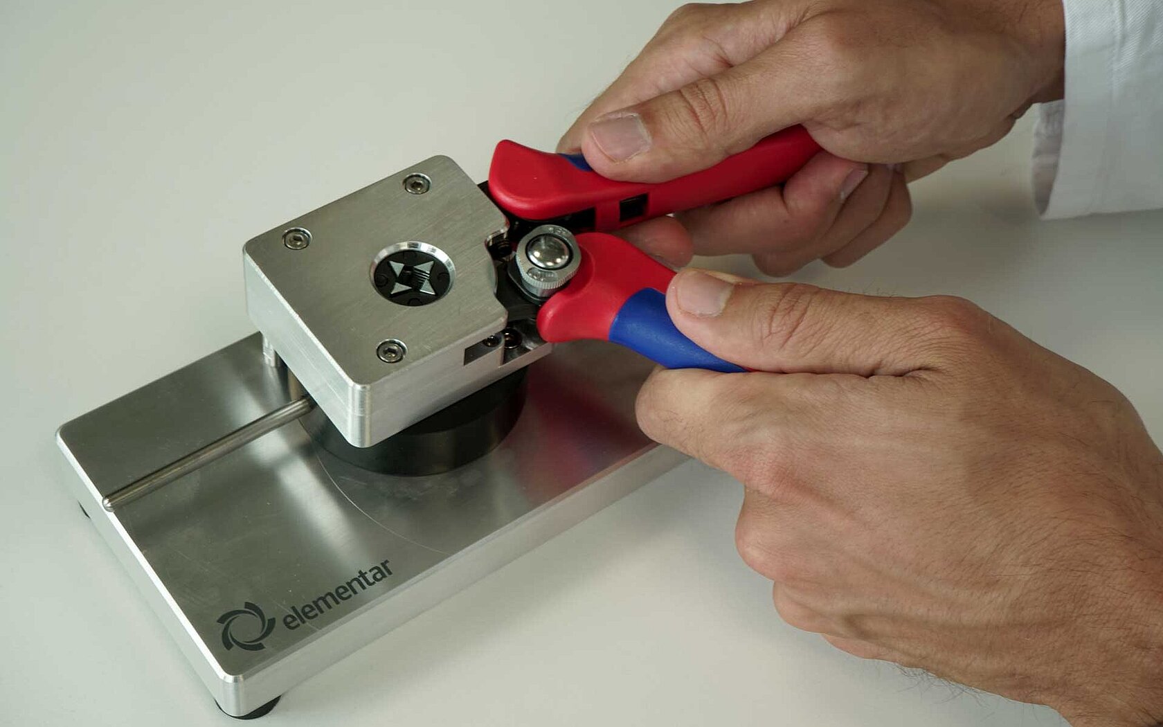 Nickel capsule press inPress