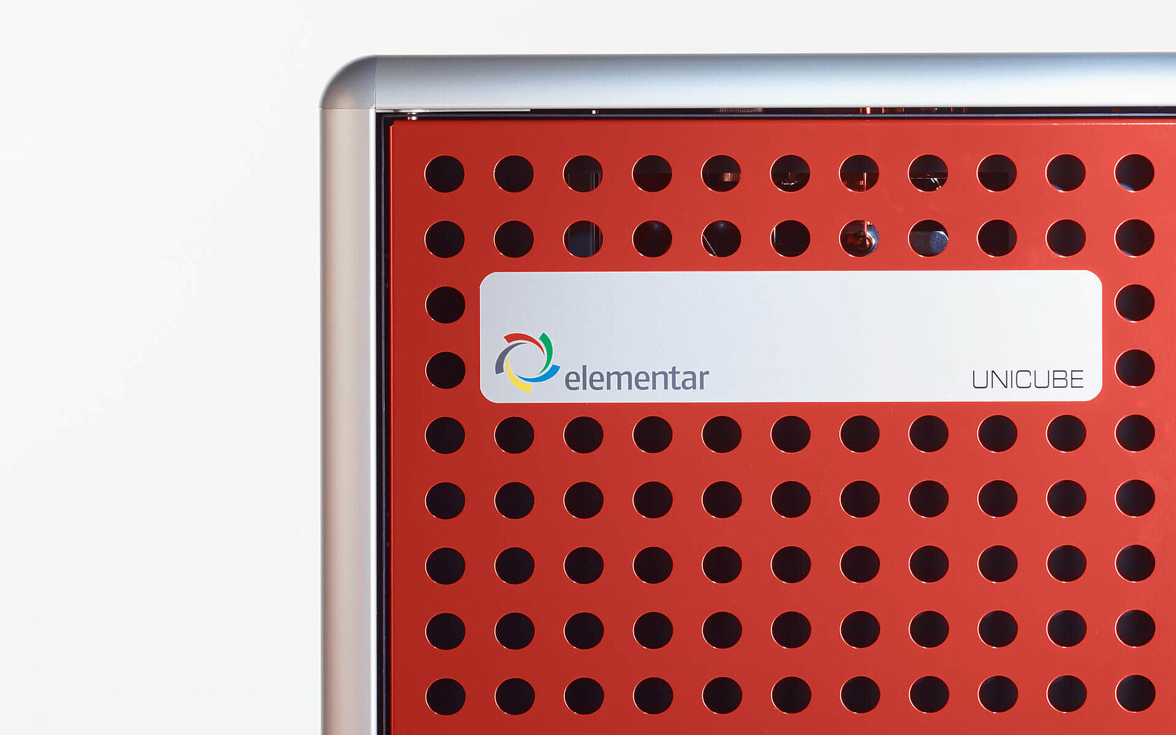 Front view of UNICUBE trace