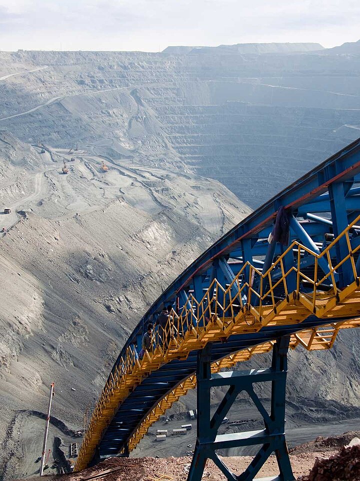 Elemental analysis of mined materials