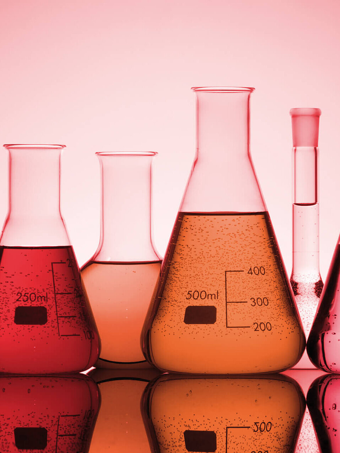 フラスコと化学薬品