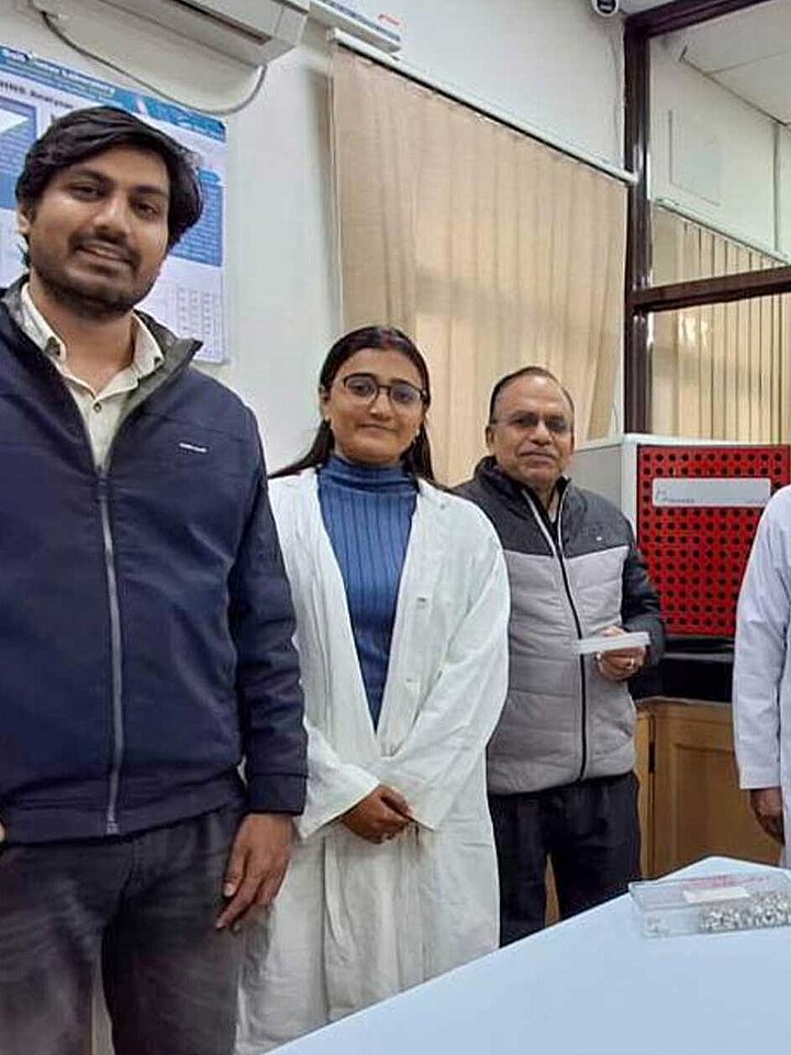 The team of the National Institute of Hydrology, Roorkee, with their UNICUBE® elemental analyzer