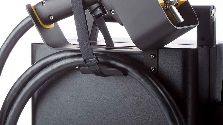 Close-up of the wound up hybrid cable at the instrument