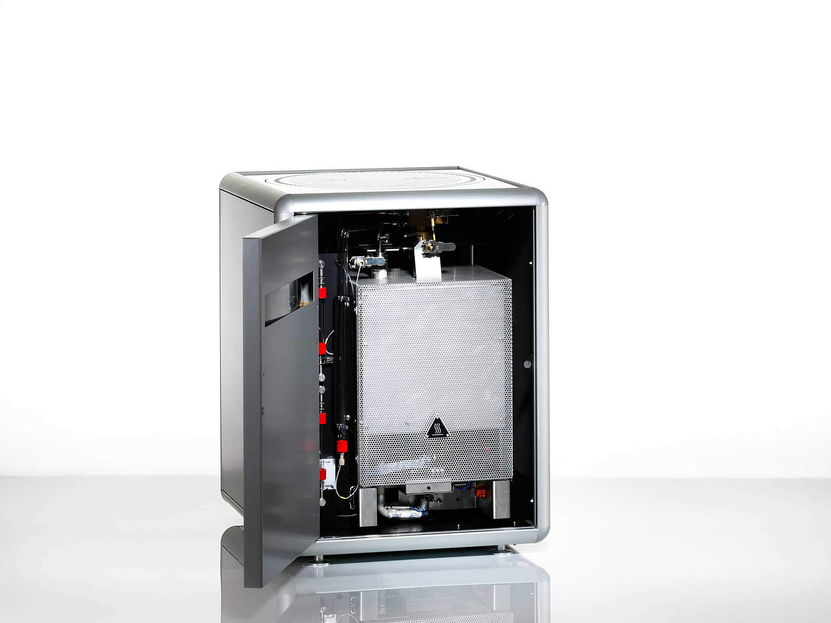 Elemental analyzer vario PYRO cube for EA-IRMS with open door