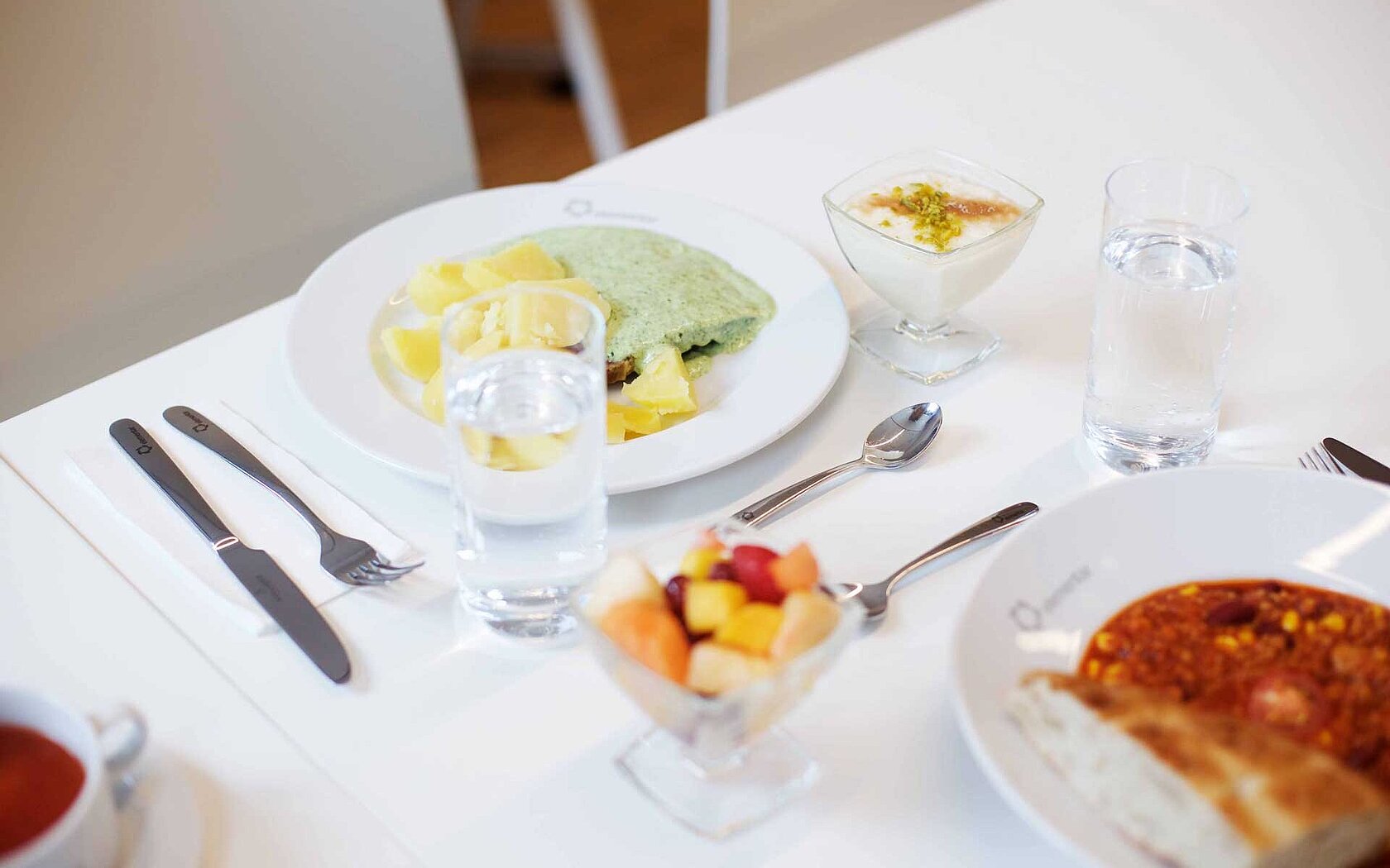 Mittagessen in der Elementar Kantine