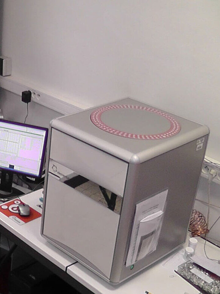 Claude Bernard Lyon 1 大学内 研究室に設置されている IsoPrime100 IRMS システム Claude Bernard Lyon 1 大学内 研究室に設置されている IsoPrime100 IRMS システム
