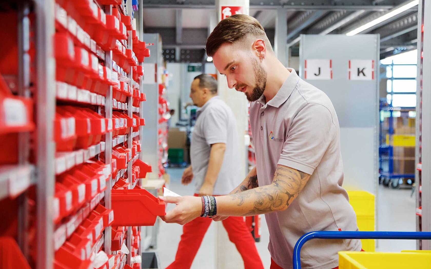 Mitarbeiter beim Kommissionieren