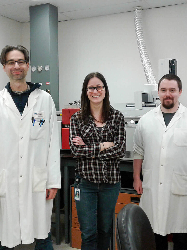 INRS の Fred Séguin氏、Karine Lalonde氏とAndrew Barber氏 INRS の Fred Séguin氏、Karine Lalonde氏とAndrew Barber氏