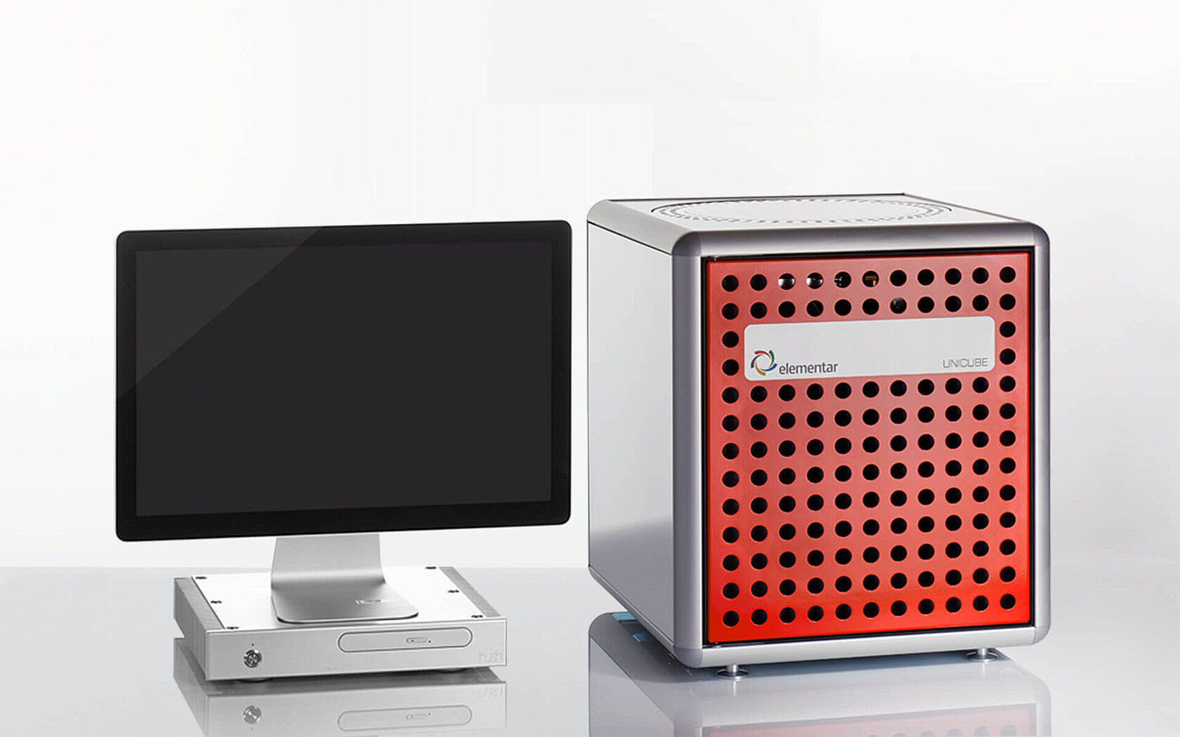 Elementaranalysator UNICUBE mit PC und Monitor